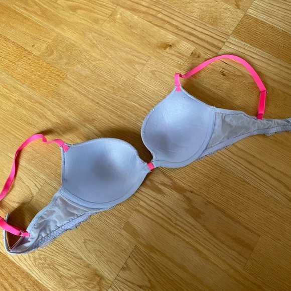 Victoria Secret 32C - Picture 2 of 3